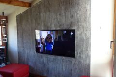 Mur immitation écorce arbre et incrustation tv