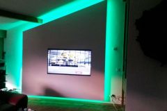 Mur immitation écorce arbre et incrustation tv et led